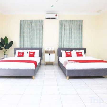 Oyo 89607 Aloha Chalet Kampung Raja Ngoại thất bức ảnh