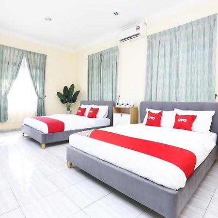 Oyo 89607 Aloha Chalet Kampung Raja Ngoại thất bức ảnh