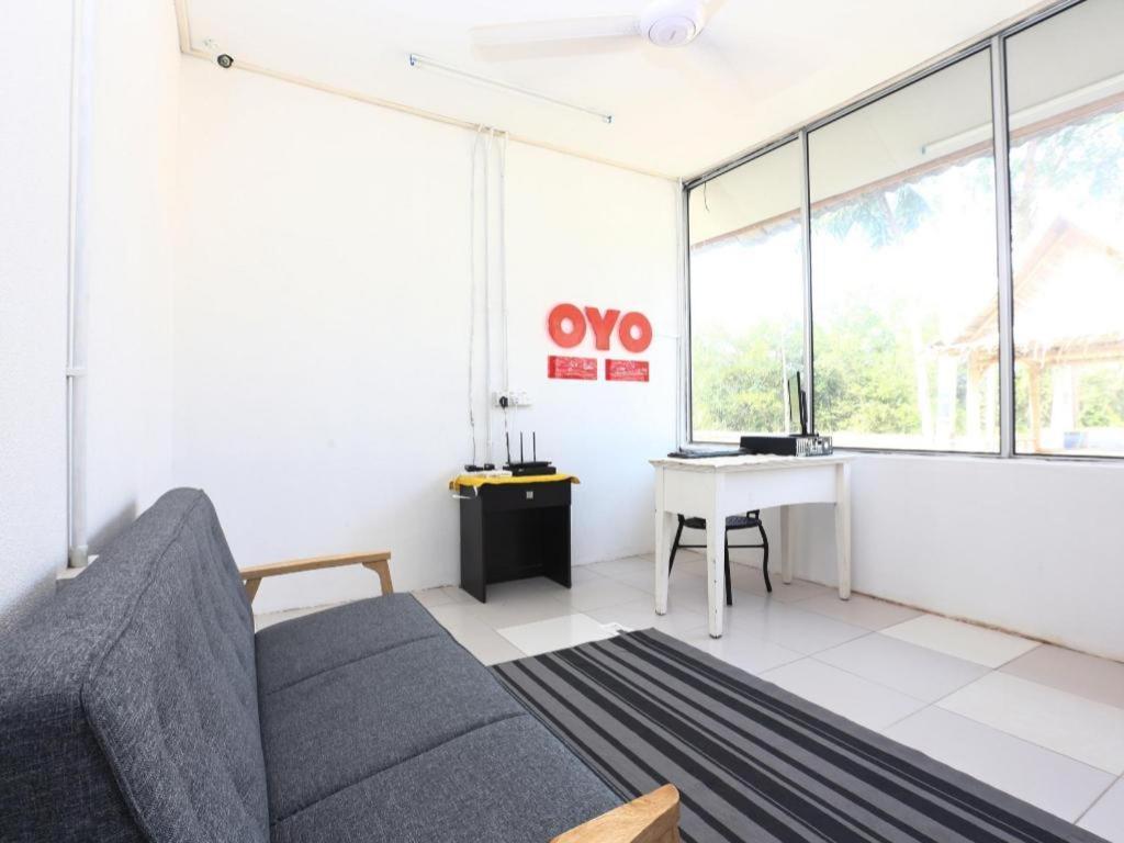 Oyo 89607 Aloha Chalet Kampung Raja Ngoại thất bức ảnh