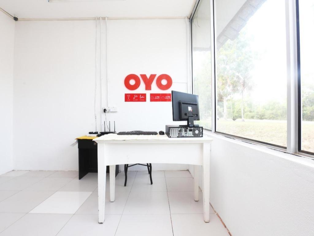 Oyo 89607 Aloha Chalet Kampung Raja Ngoại thất bức ảnh