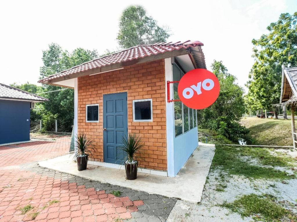 Oyo 89607 Aloha Chalet Kampung Raja Ngoại thất bức ảnh