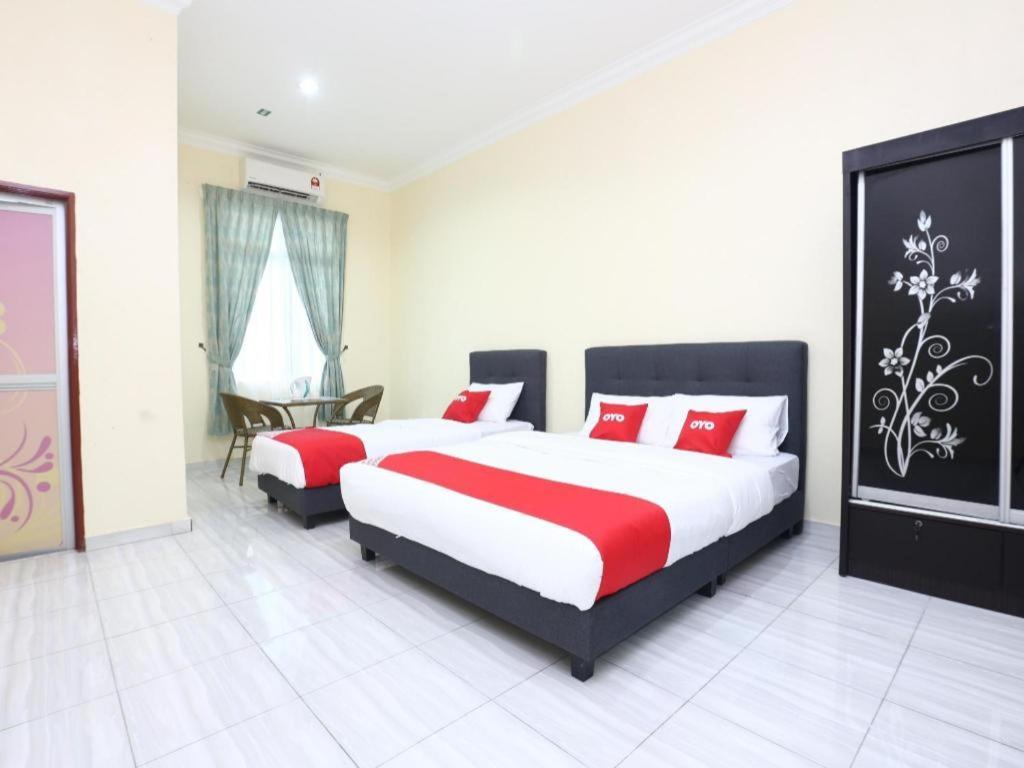 Oyo 89607 Aloha Chalet Kampung Raja Ngoại thất bức ảnh