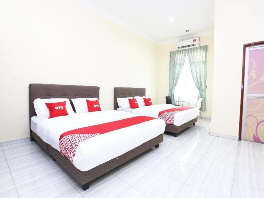 Oyo 89607 Aloha Chalet Kampung Raja Ngoại thất bức ảnh