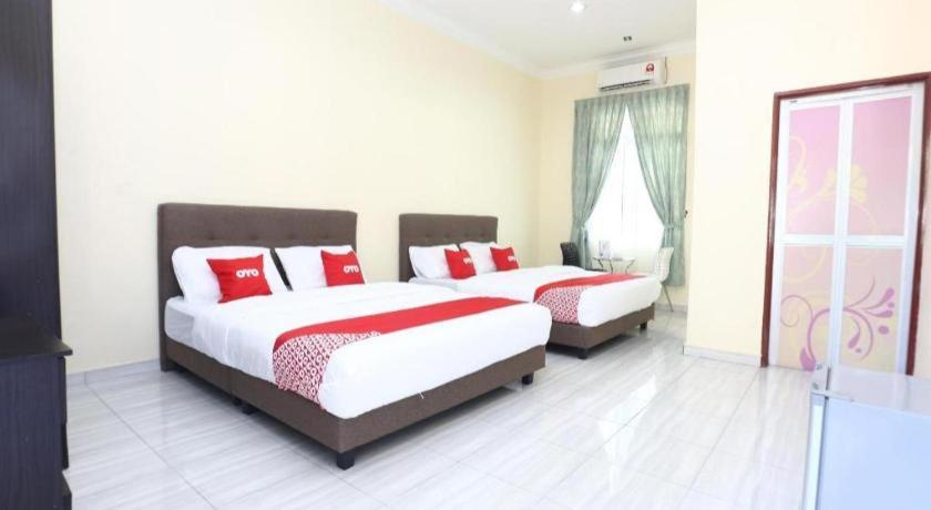 Oyo 89607 Aloha Chalet Kampung Raja Ngoại thất bức ảnh