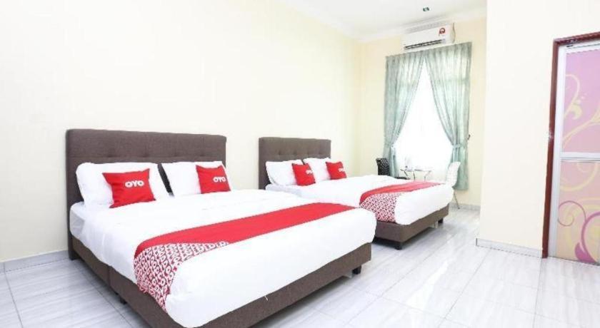 Oyo 89607 Aloha Chalet Kampung Raja Ngoại thất bức ảnh