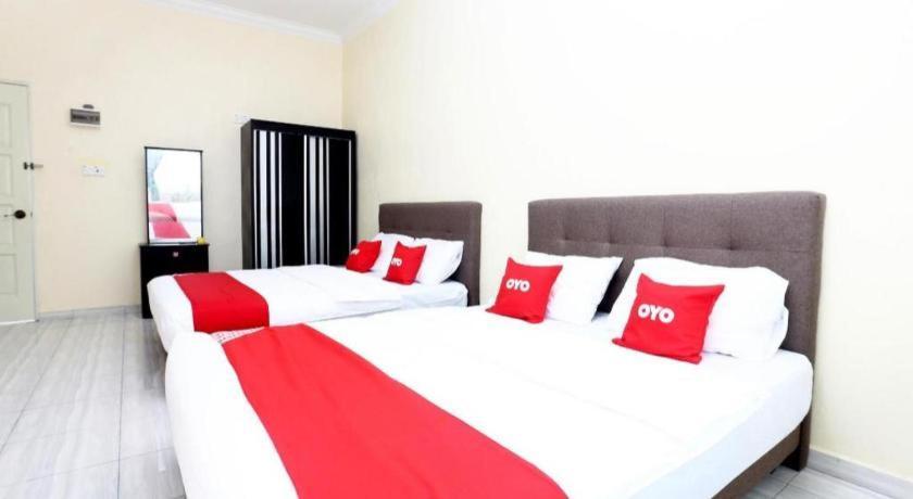 Oyo 89607 Aloha Chalet Kampung Raja Ngoại thất bức ảnh