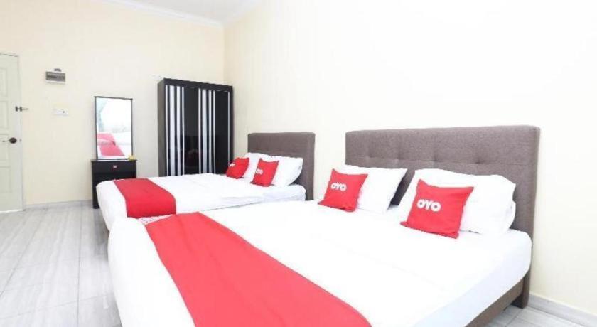 Oyo 89607 Aloha Chalet Kampung Raja Ngoại thất bức ảnh