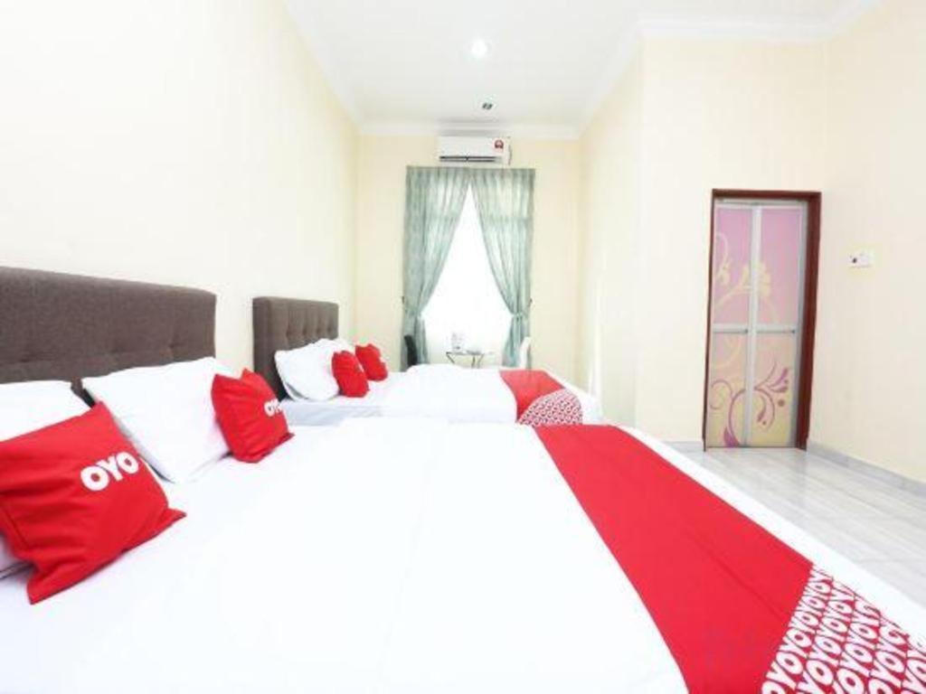 Oyo 89607 Aloha Chalet Kampung Raja Ngoại thất bức ảnh