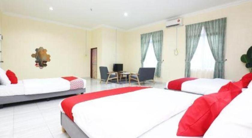 Oyo 89607 Aloha Chalet Kampung Raja Ngoại thất bức ảnh