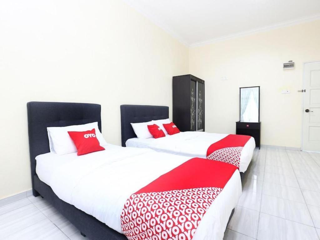Oyo 89607 Aloha Chalet Kampung Raja Ngoại thất bức ảnh
