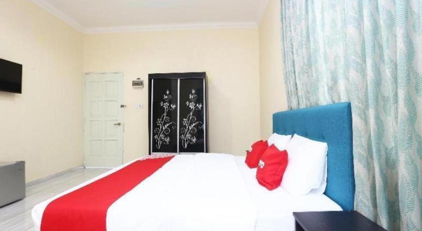 Oyo 89607 Aloha Chalet Kampung Raja Ngoại thất bức ảnh