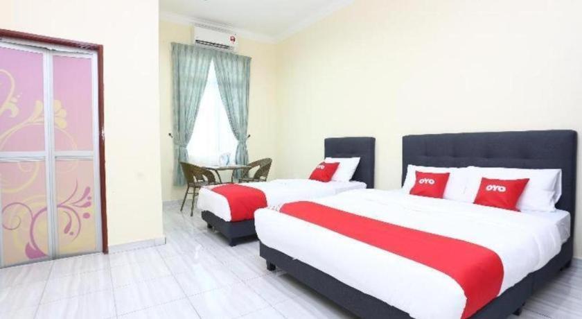 Oyo 89607 Aloha Chalet Kampung Raja Ngoại thất bức ảnh