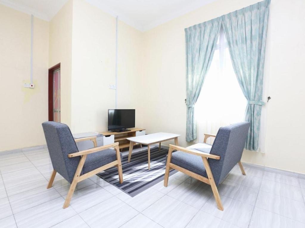 Oyo 89607 Aloha Chalet Kampung Raja Ngoại thất bức ảnh