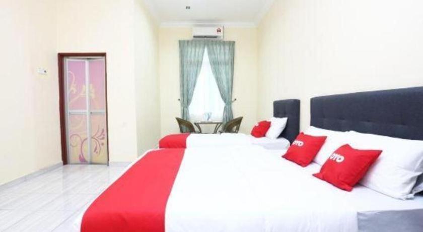Oyo 89607 Aloha Chalet Kampung Raja Ngoại thất bức ảnh