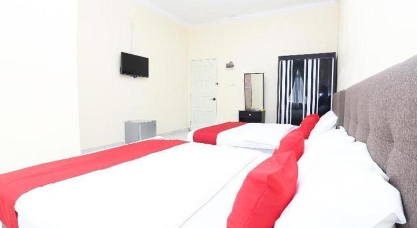 Oyo 89607 Aloha Chalet Kampung Raja Ngoại thất bức ảnh