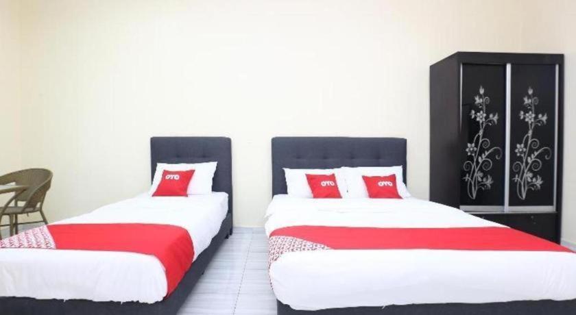 Oyo 89607 Aloha Chalet Kampung Raja Ngoại thất bức ảnh