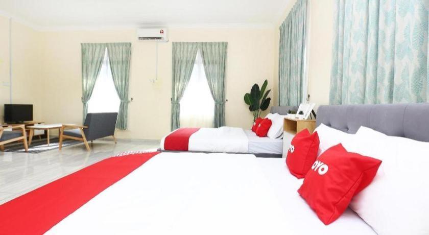 Oyo 89607 Aloha Chalet Kampung Raja Ngoại thất bức ảnh