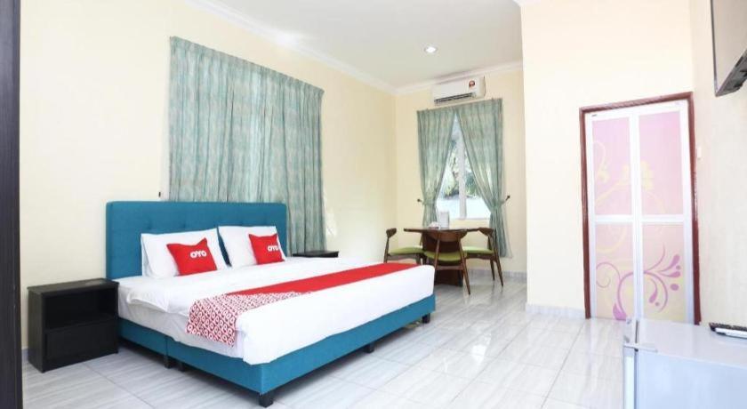 Oyo 89607 Aloha Chalet Kampung Raja Ngoại thất bức ảnh