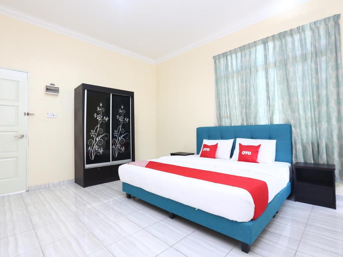 Oyo 89607 Aloha Chalet Kampung Raja Ngoại thất bức ảnh