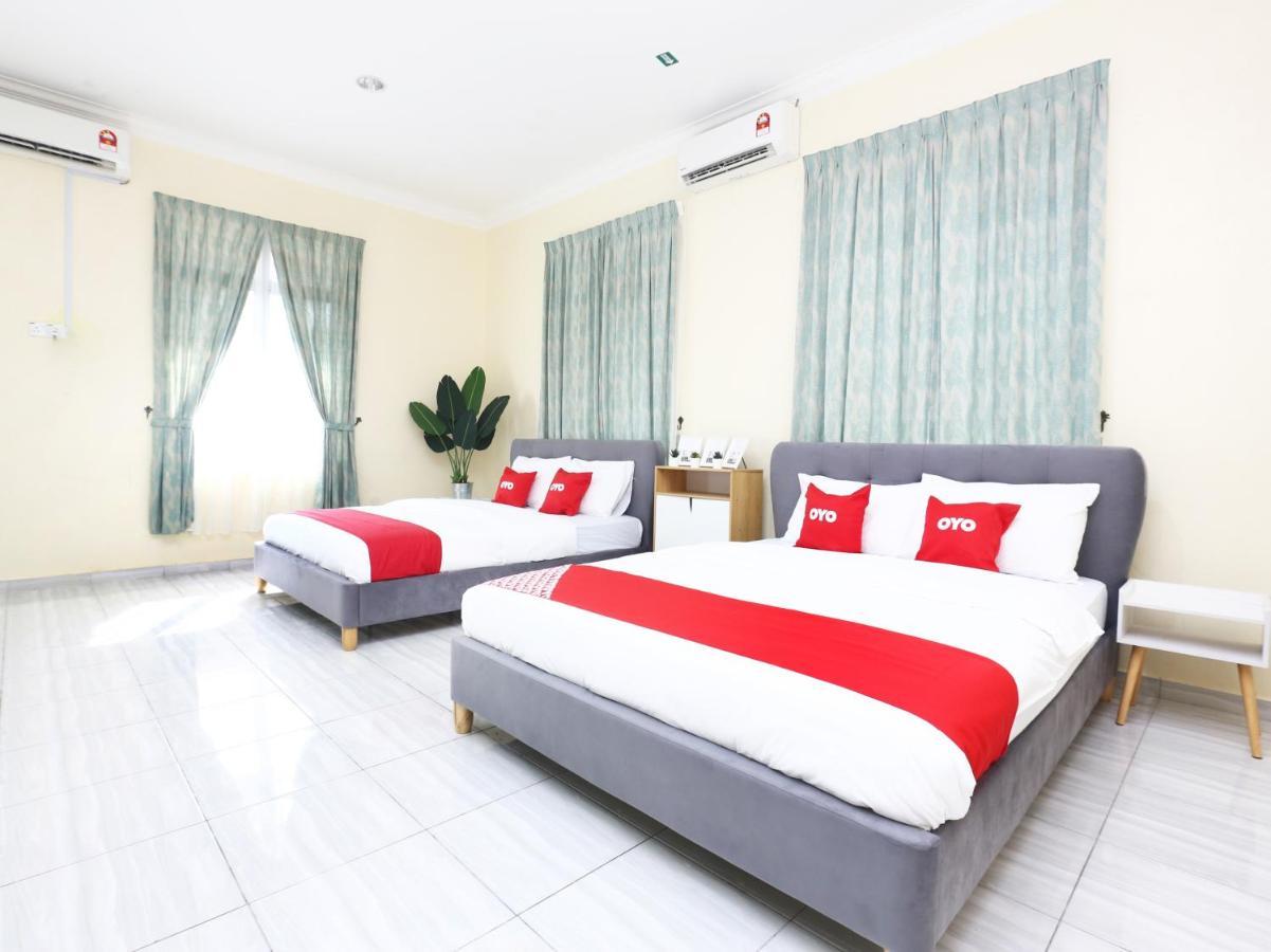 Oyo 89607 Aloha Chalet Kampung Raja Ngoại thất bức ảnh