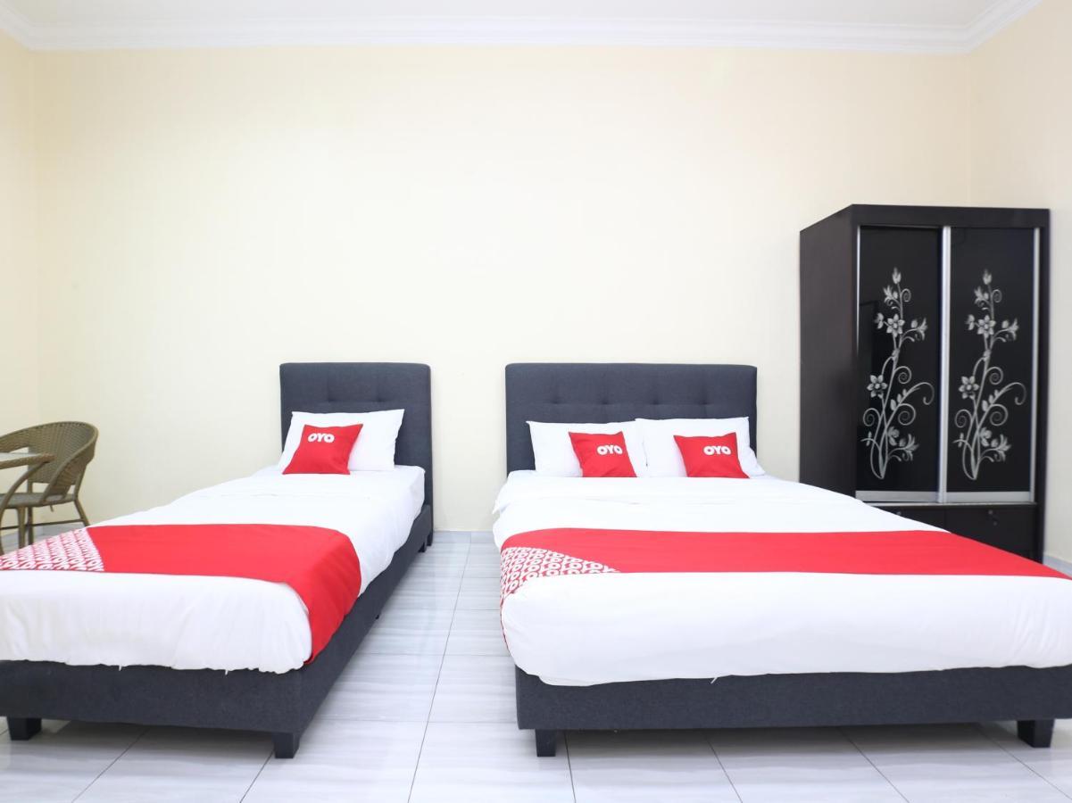 Oyo 89607 Aloha Chalet Kampung Raja Ngoại thất bức ảnh