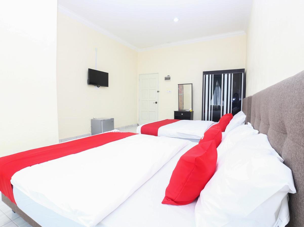 Oyo 89607 Aloha Chalet Kampung Raja Ngoại thất bức ảnh
