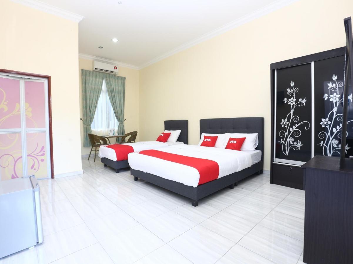Oyo 89607 Aloha Chalet Kampung Raja Ngoại thất bức ảnh