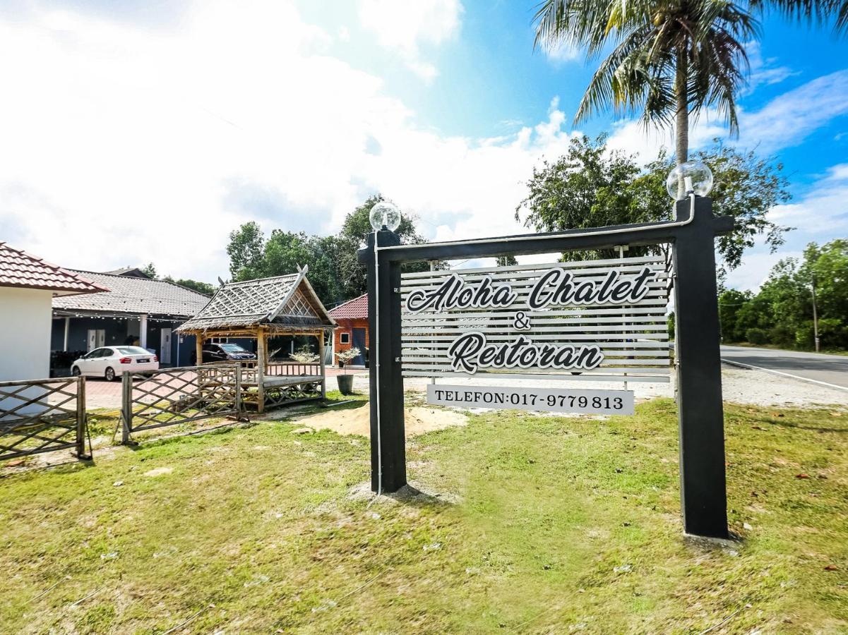 Oyo 89607 Aloha Chalet Kampung Raja Ngoại thất bức ảnh