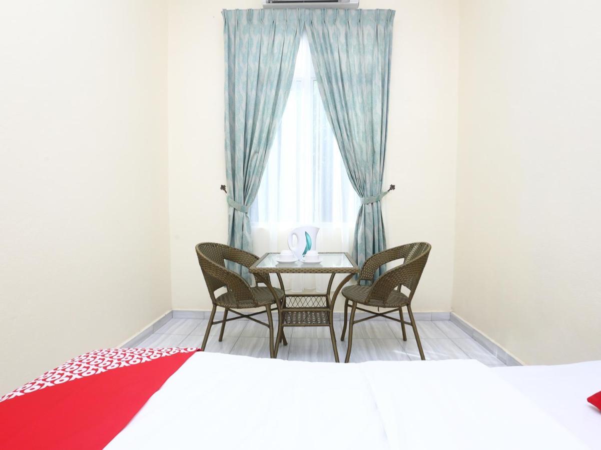 Oyo 89607 Aloha Chalet Kampung Raja Ngoại thất bức ảnh