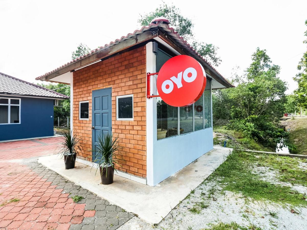 Oyo 89607 Aloha Chalet Kampung Raja Ngoại thất bức ảnh