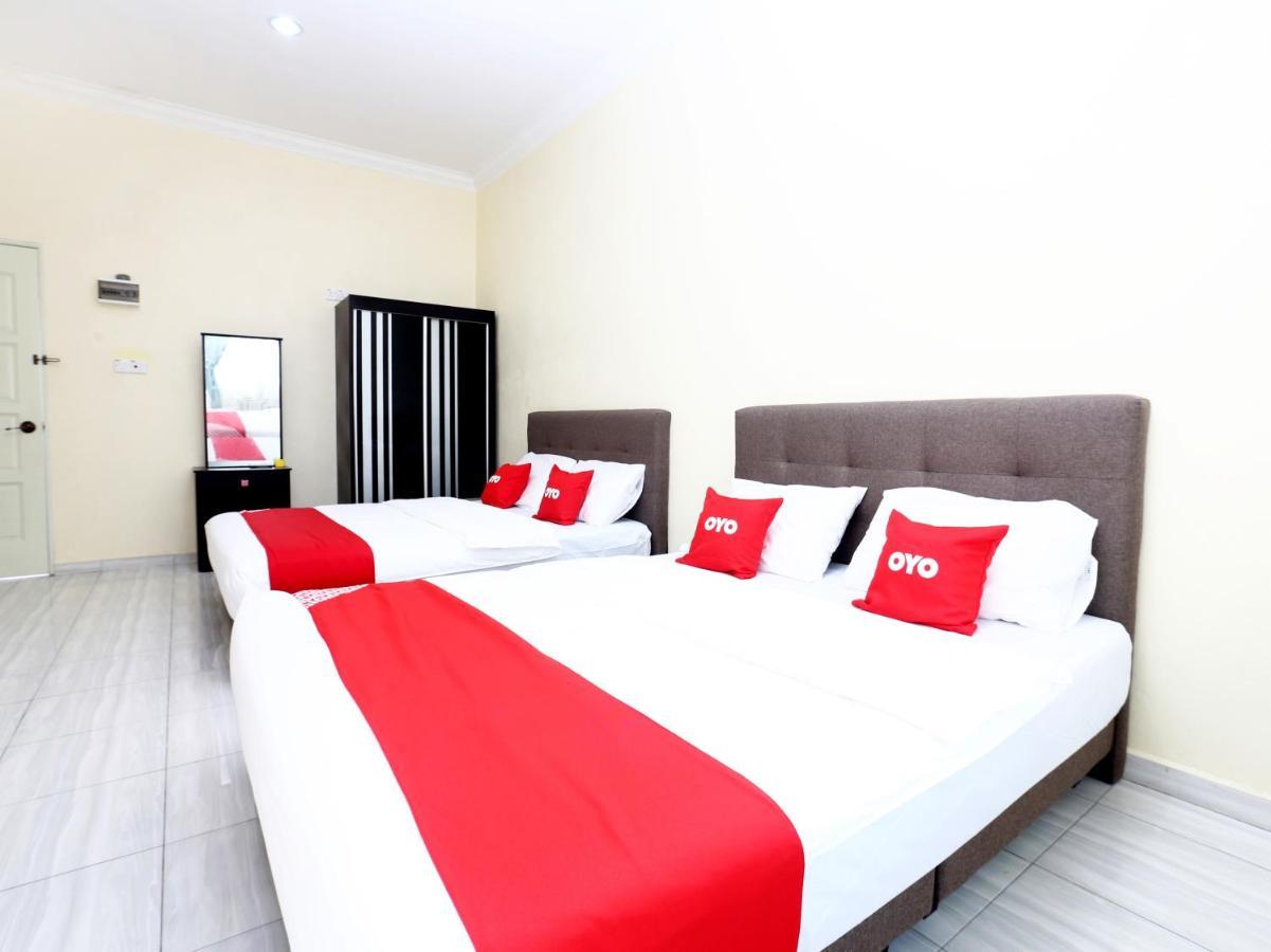 Oyo 89607 Aloha Chalet Kampung Raja Ngoại thất bức ảnh
