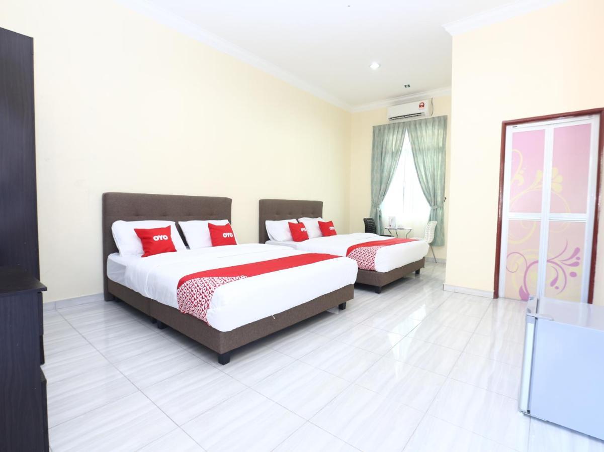 Oyo 89607 Aloha Chalet Kampung Raja Ngoại thất bức ảnh