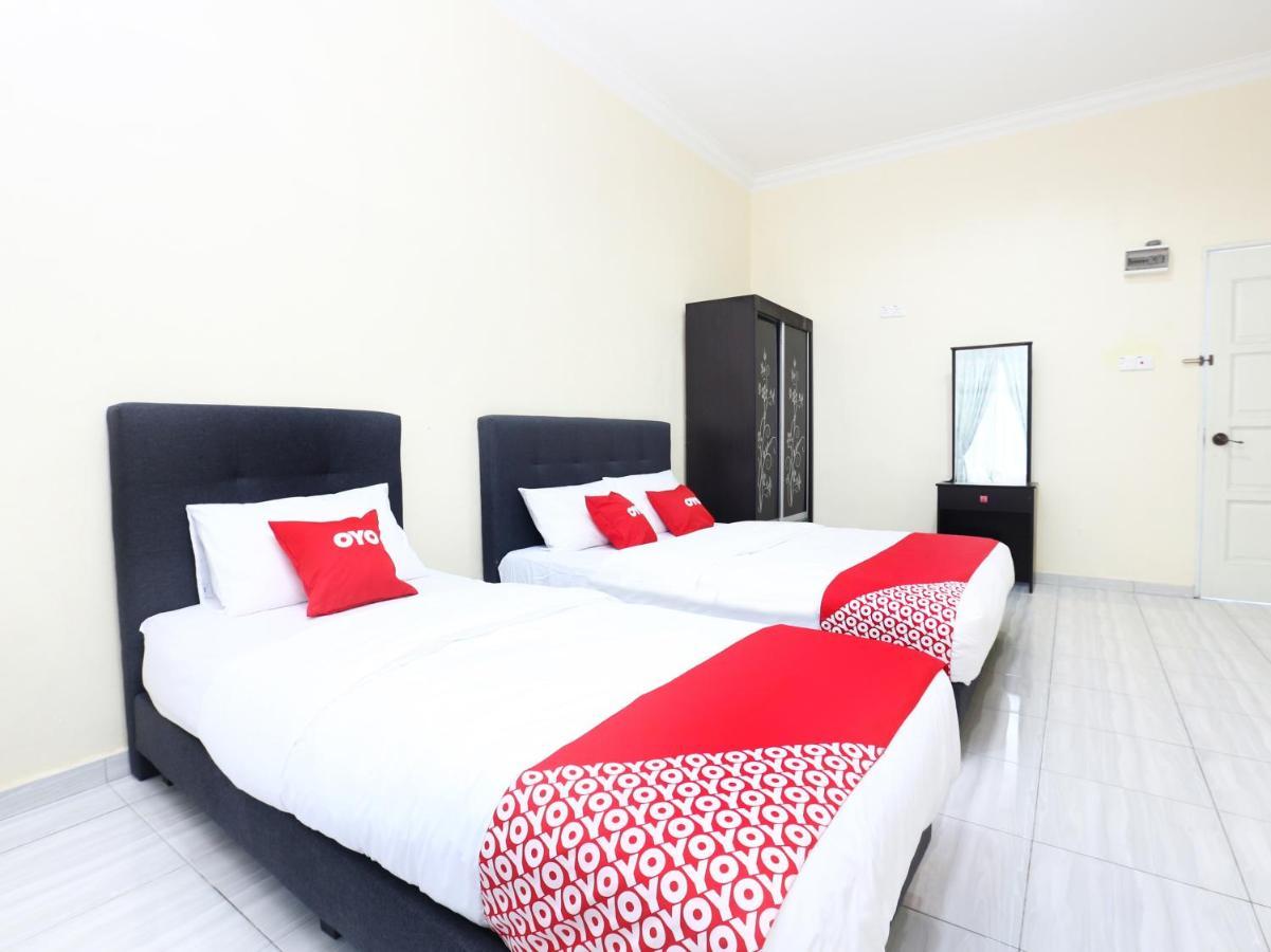 Oyo 89607 Aloha Chalet Kampung Raja Ngoại thất bức ảnh