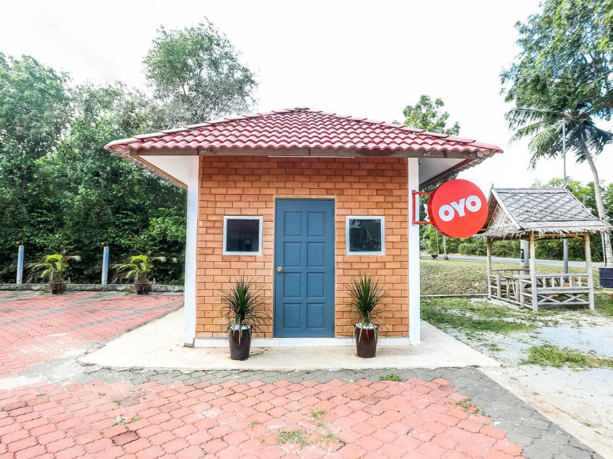 Oyo 89607 Aloha Chalet Kampung Raja Ngoại thất bức ảnh